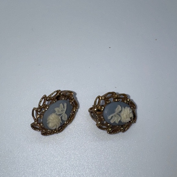 Vintage Gold and Blue Cameo Earrings - Picture 2 of 3